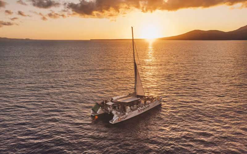 Miniatura barco atardecer