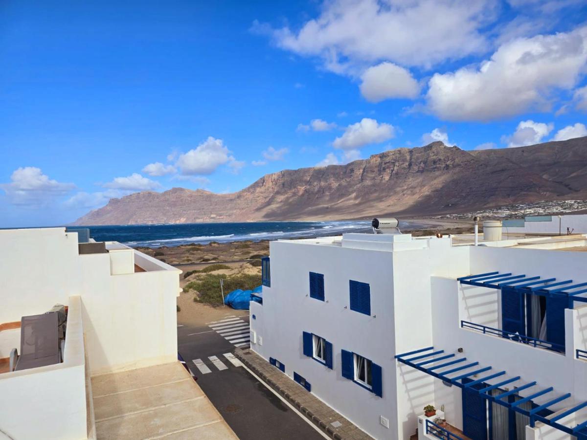 Fachada Casa Naya Famara entrada privada