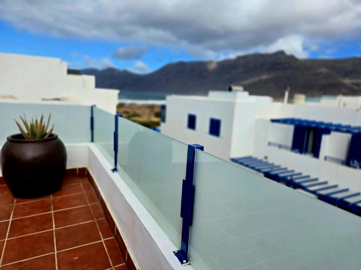 Playa de Famara ubicación cercana