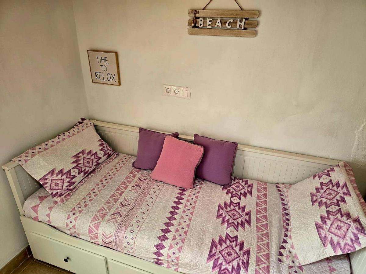 Baño con ducha y secador de pelo