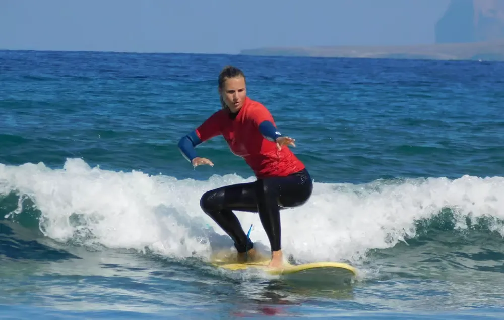 Clase de surf con Kalufa Surf School en Famara
