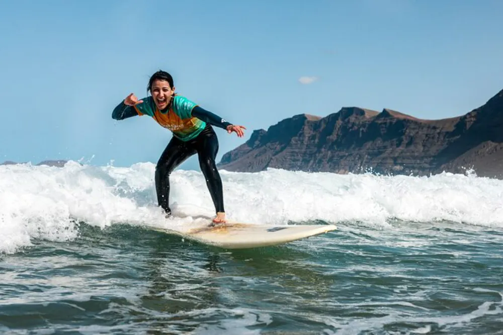 Surfkurs mit La Familia Surf Experience in Famara
