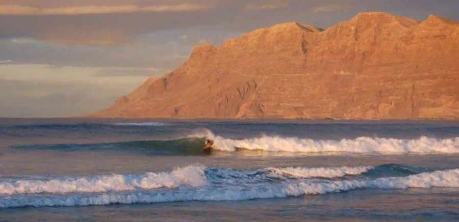LanzaroteKite · Surf School en Caleta de Famara
